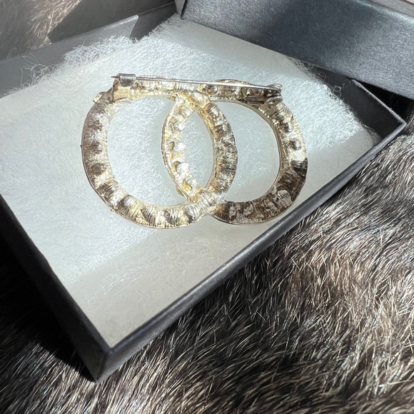 Vintage Brooch Pin Double Circle Infiniti Clear Crystal Silvertone - Picture 4 of 4